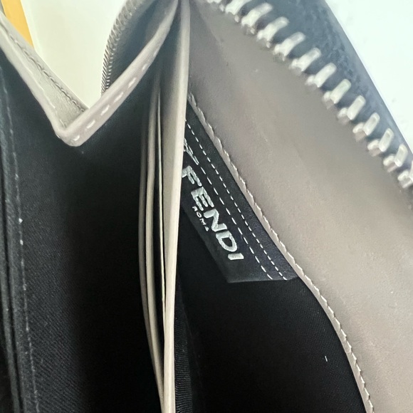 Fendi wallet - Picture 9 of 11